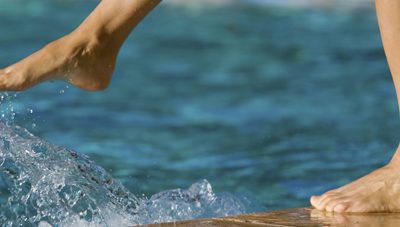 Keep your Feet and Toenails Healthy this Summer at the Pool with These Tips