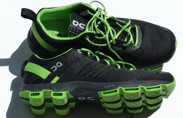 sports shoes 115149 1920